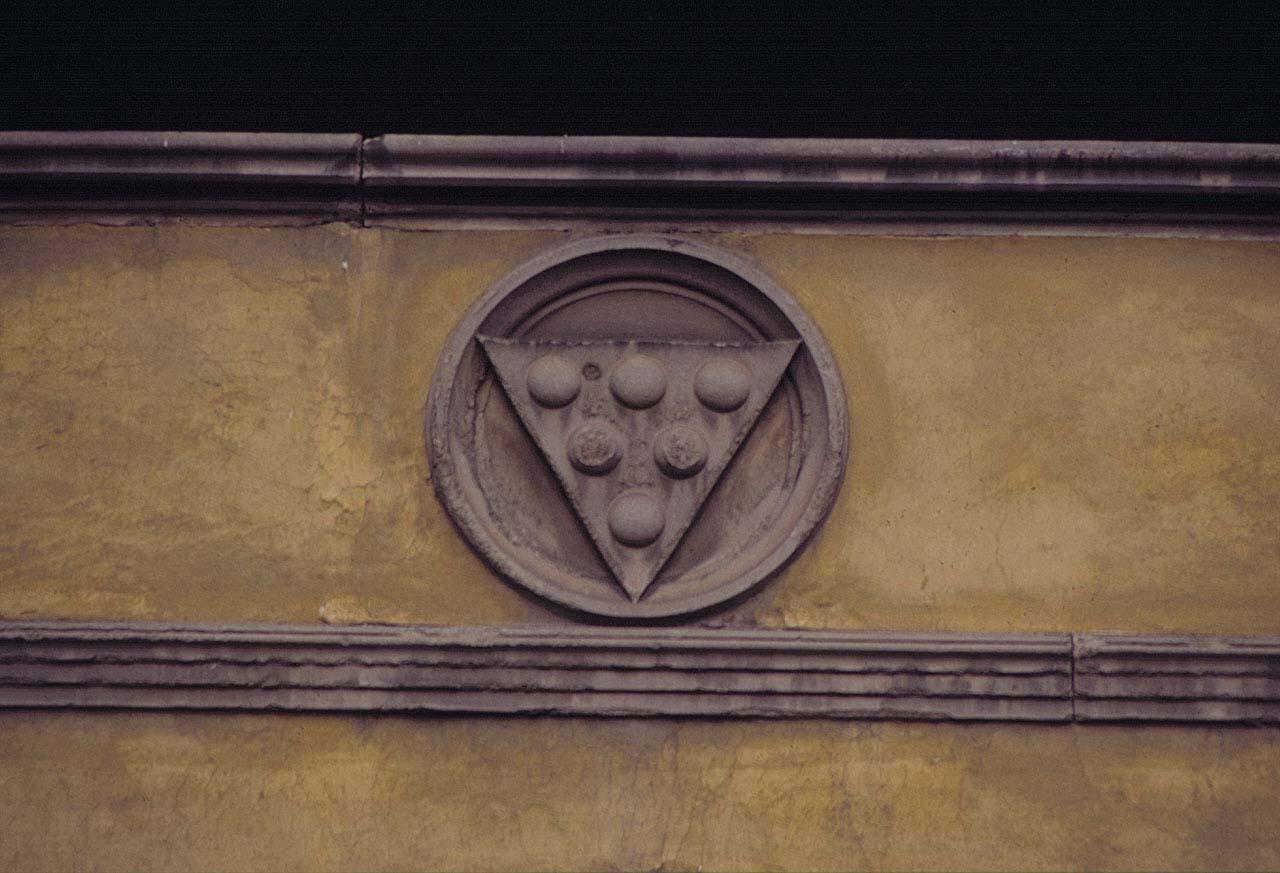 stemma gentilizio della famiglia Medici, stemma gentilizio (rilievo) di Manetti Ciaccheri Antonio (cerchia) (sec. XV)