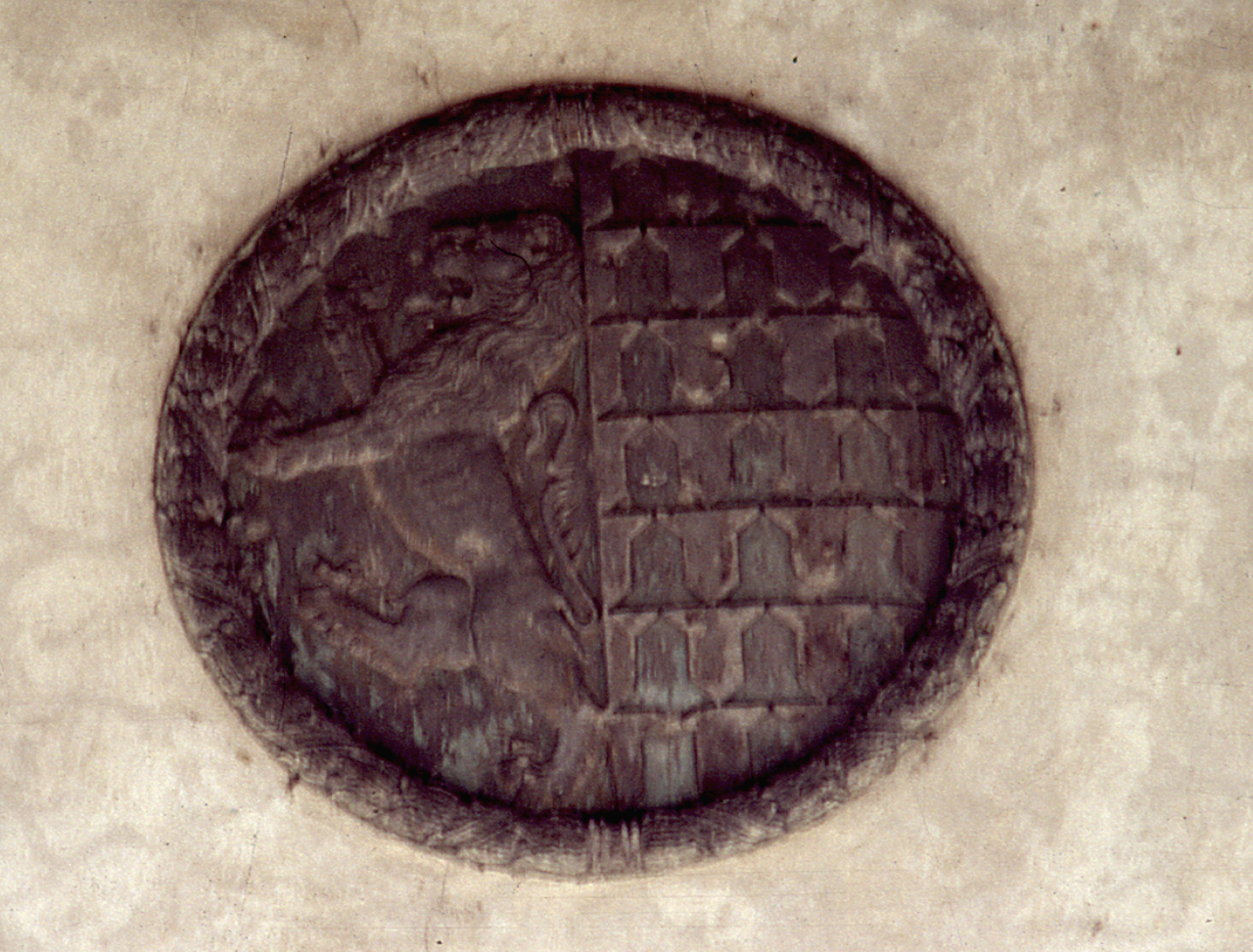 stemma gentilizio della famiglia Spinelli (rilievo) di Rossellino Bernardo (e aiuti) (sec. XV)