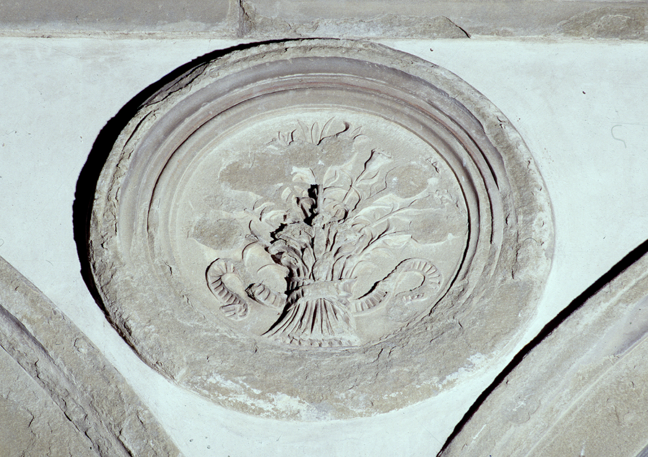 motivo decorativo floreale (rilievo) di Rossellino Bernardo (e aiuti) (sec. XV)