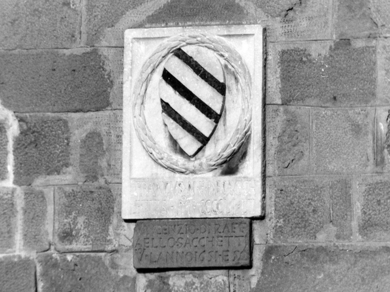 stemma gentilizio della famiglia Sacchetti (rilievo) - manifattura toscana (secc. XV/ XVII)