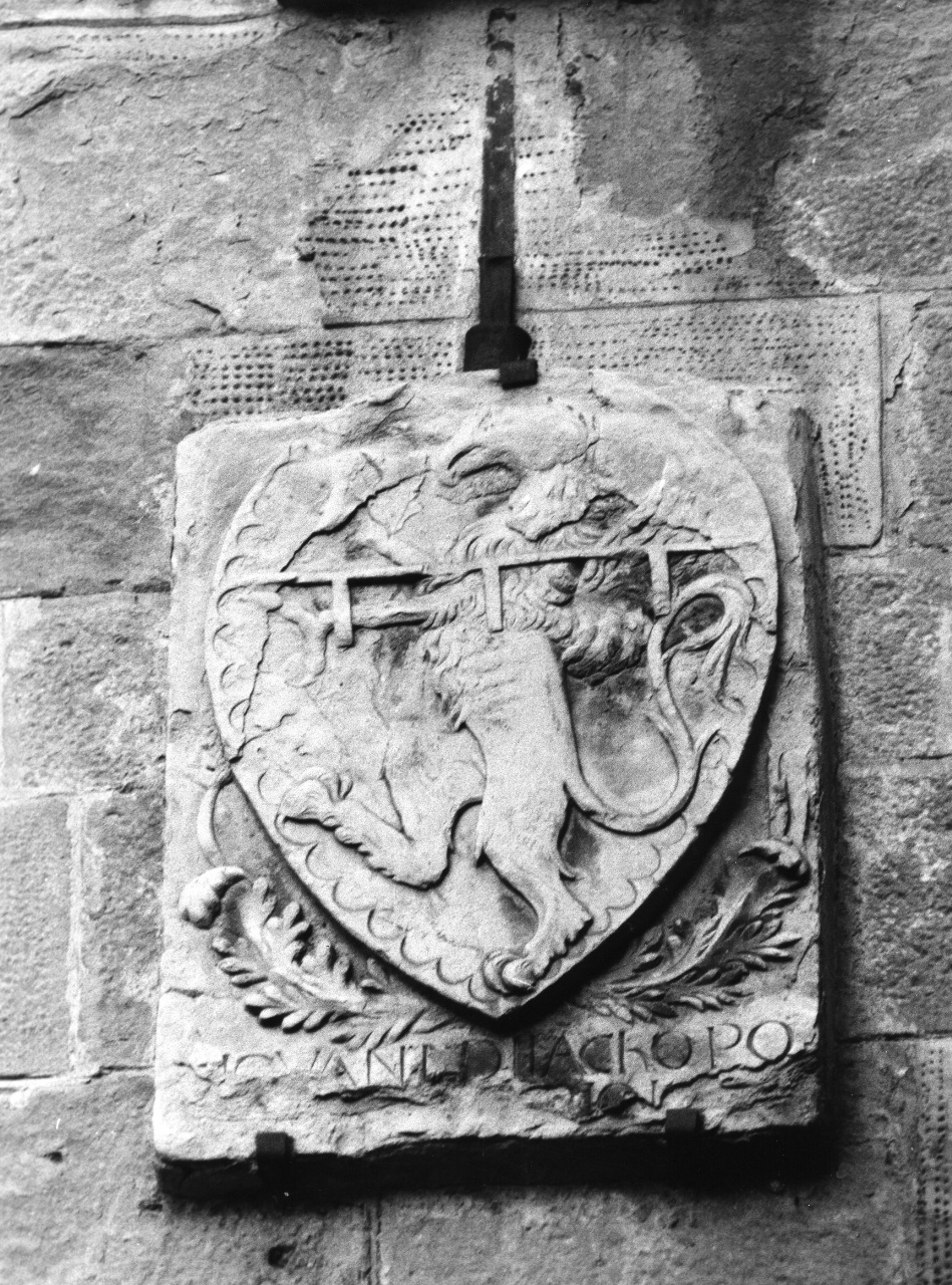 stemma gentilizio (rilievo) - bottega toscana (fine/inizio secc. XIV/ XV)