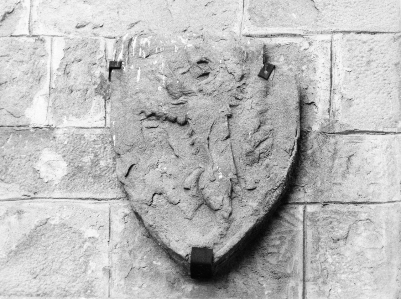 stemma gentilizio (rilievo) - manifattura toscana (sec. XIV)