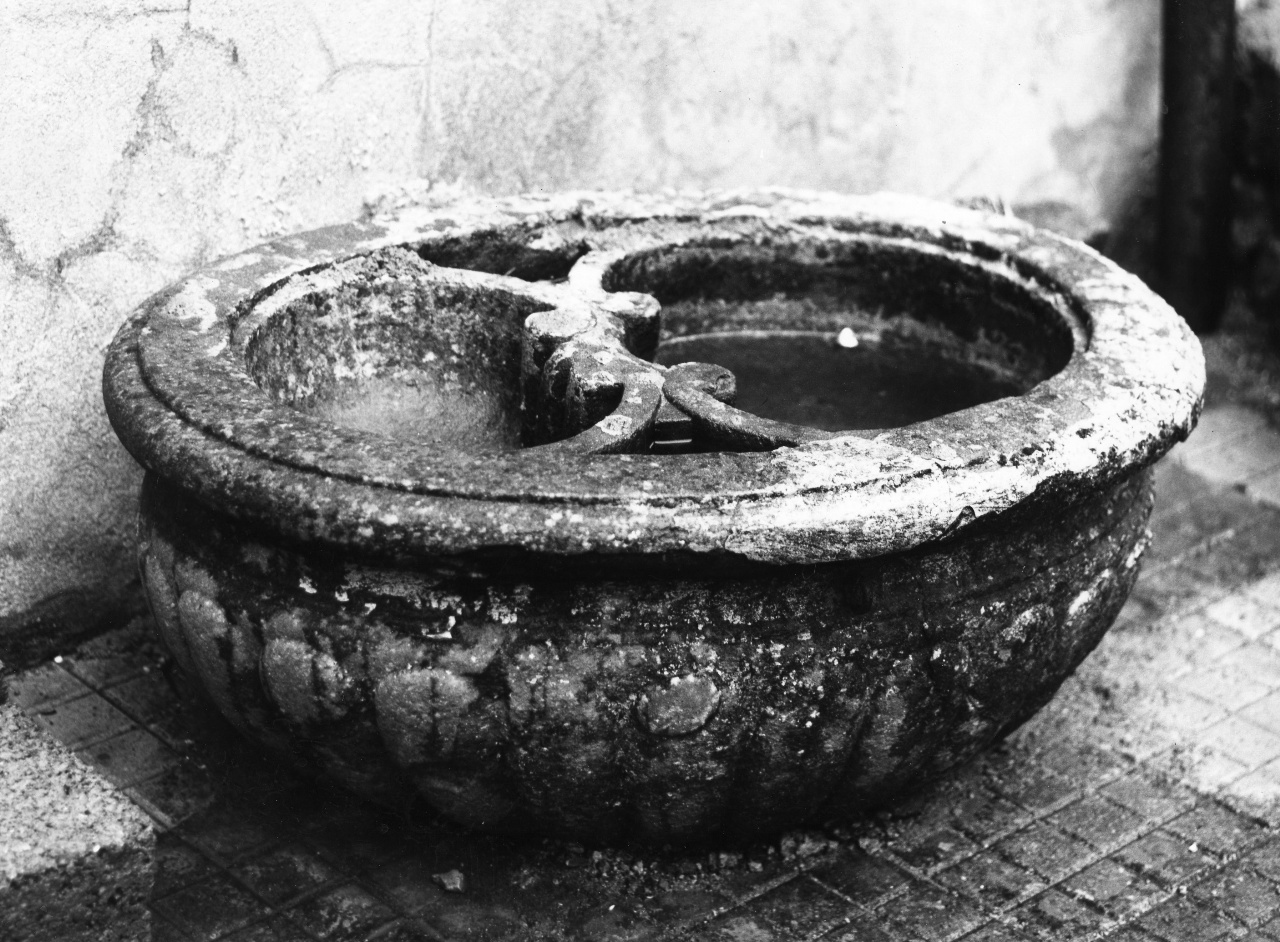 fonte battesimale - a vasca - manifattura toscana (sec. XVII)
