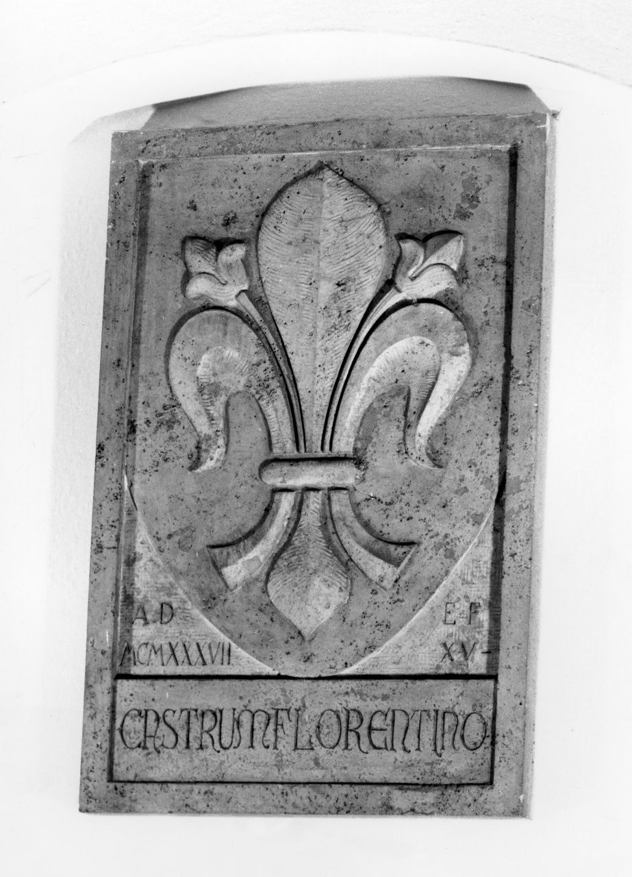 stemma comunale di Castelfiorentino (rilievo) - bottega di Castelfiorentino (sec. XX)