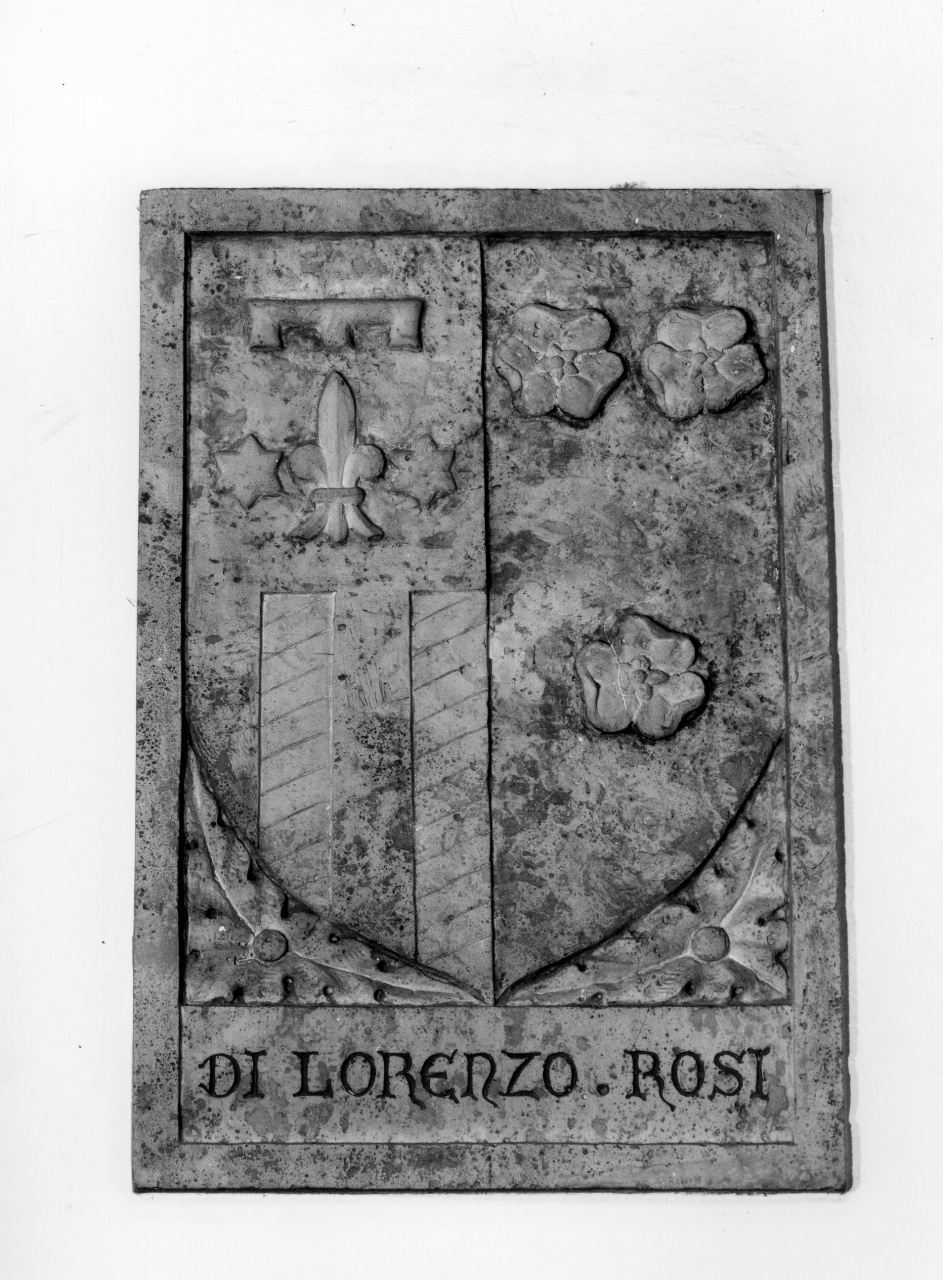 stemma gentilizio della famiglia Di Lorenzo-Rosi (rilievo) - bottega di Castelfiorentino (sec. XX)