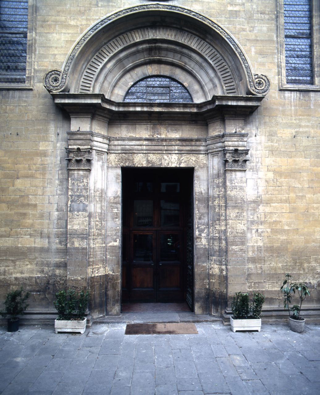 portale architravato di Michelozzi Michelozzo (attribuito) (sec. XV)