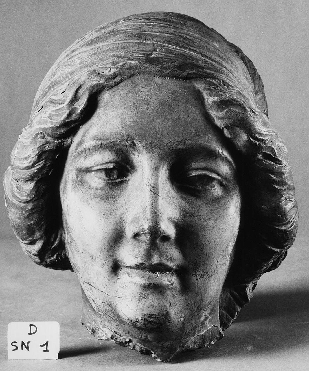 testa di donna (scultura) di Dossena Alceo (primo quarto sec. XX)