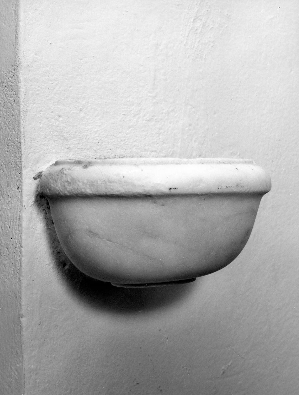 acquasantiera da parete - bottega toscana (prima metà sec. XIX)