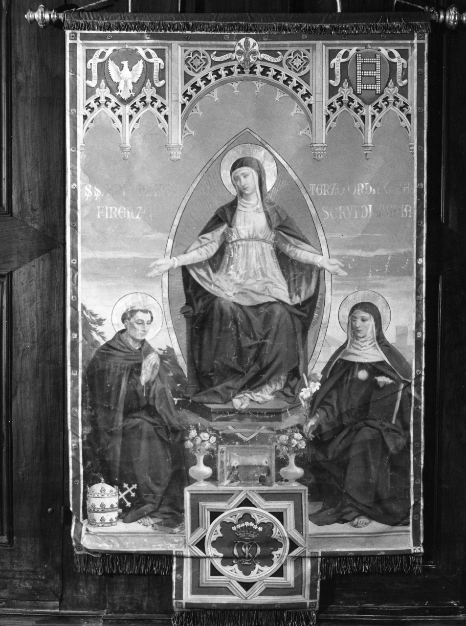 Madonna Assunta con San Filippo Benizzi e Santa Giuliana Falconieri (stendardo processionale) di Cassioli Giuseppe (sec. XX)