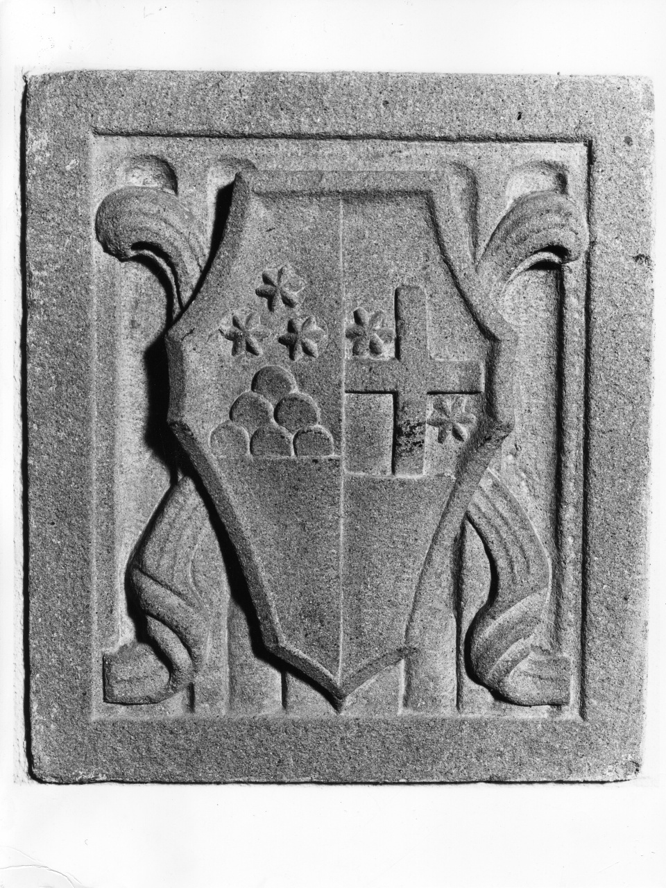stemma gentilizio (rilievo) - ambito toscano (sec. XVIII)