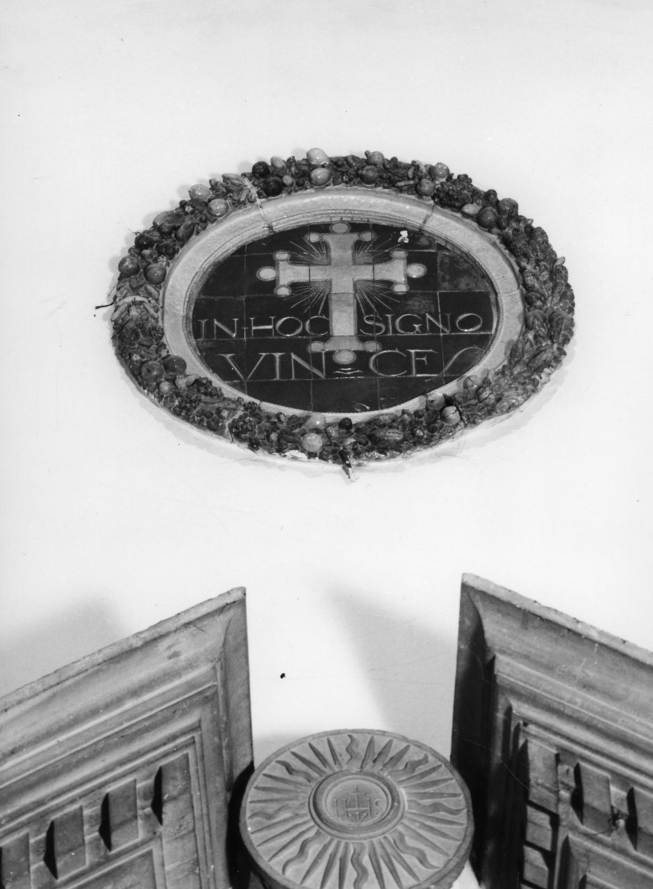 croce come simbolo di Cristo (rilievo) - bottega toscana (prima metà sec. XX)