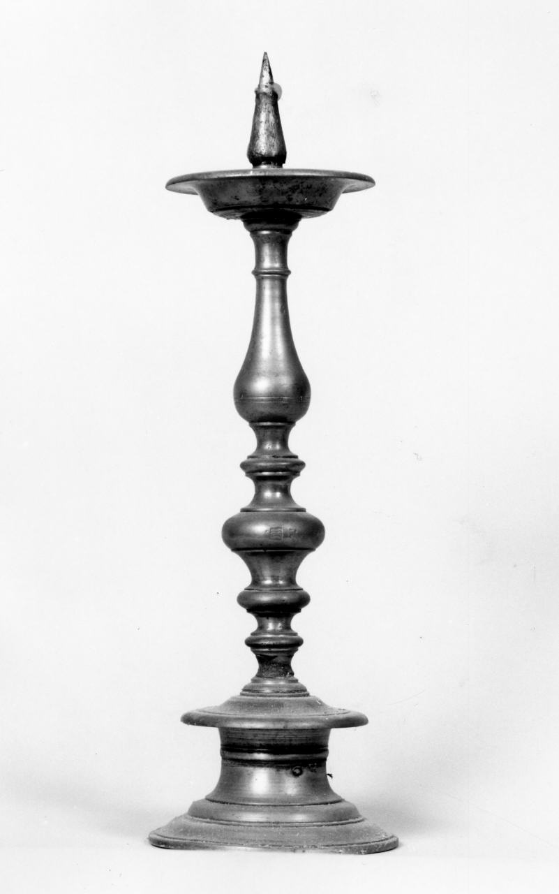 candeliere d'altare - produzione toscana (prima metà sec. XVIII)