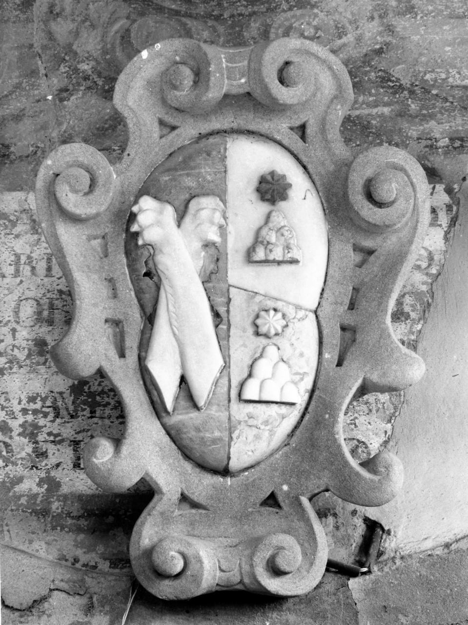 stemma gentilizio (rilievo) - bottega toscana (fine/inizio secc. XIX/ XX)