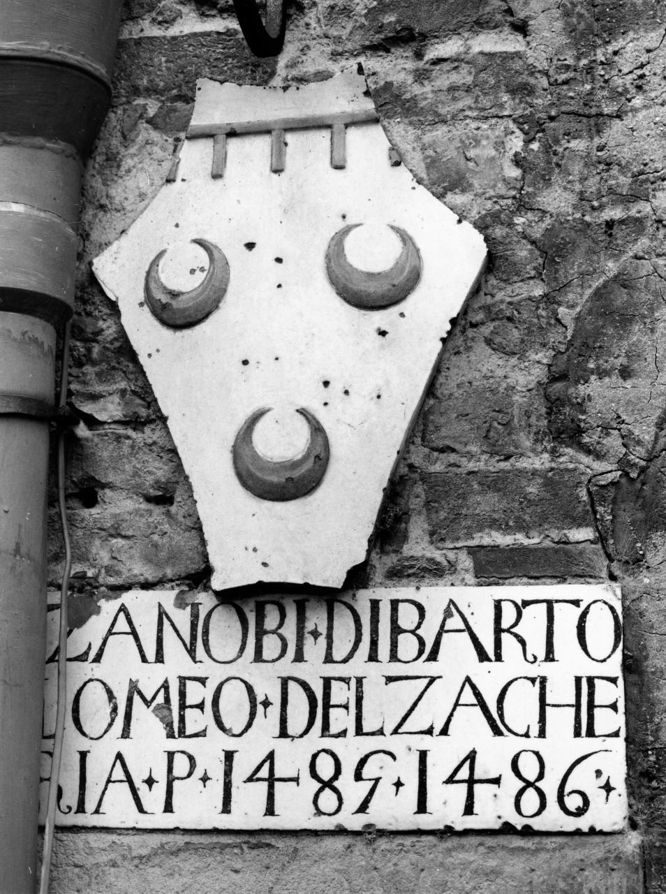 stemma gentilizio della famiglia Zaccheria (rilievo) - produzione toscana (sec. XV)