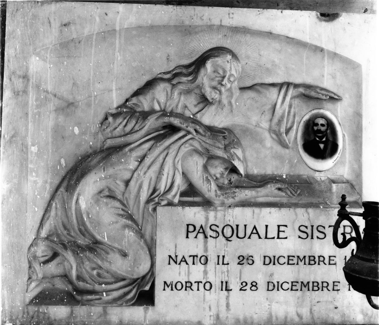 Cristo consola una donna piangente (lapide tombale) - produzione fiorentina (sec. XX)