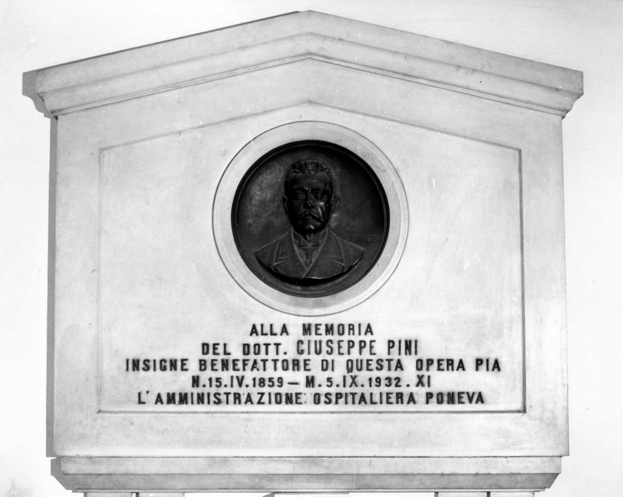 busto ritratto di Giuseppe Pini (lapide commemorativa) di Franceschini O (sec. XX)