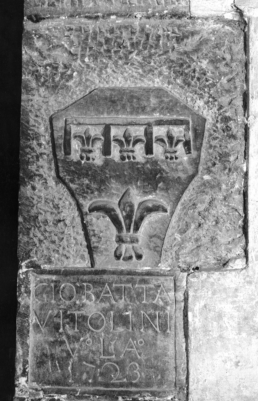 stemma gentilizio della famiglia Vitolini (rilievo) - ambito toscano (sec. XVIII)
