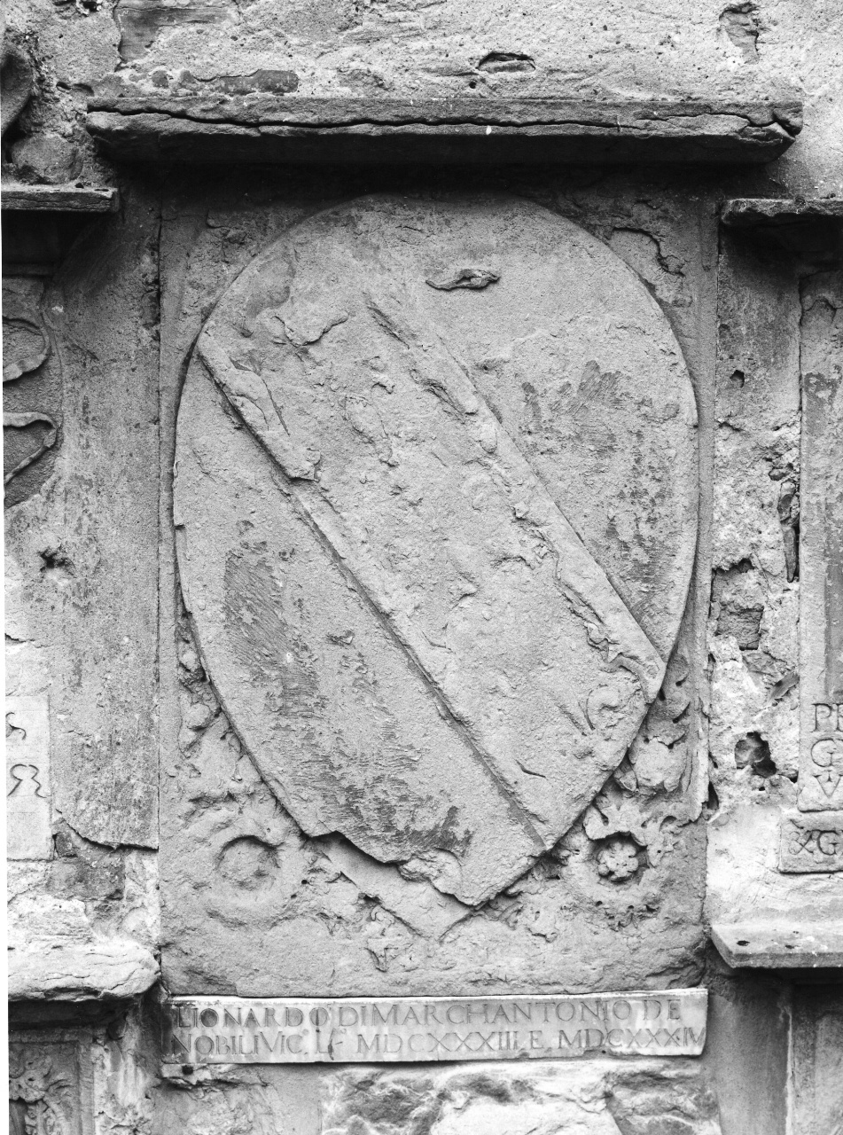 stemma gentilizio della famiglia Nobili (scultura) - ambito toscano (sec. XV)