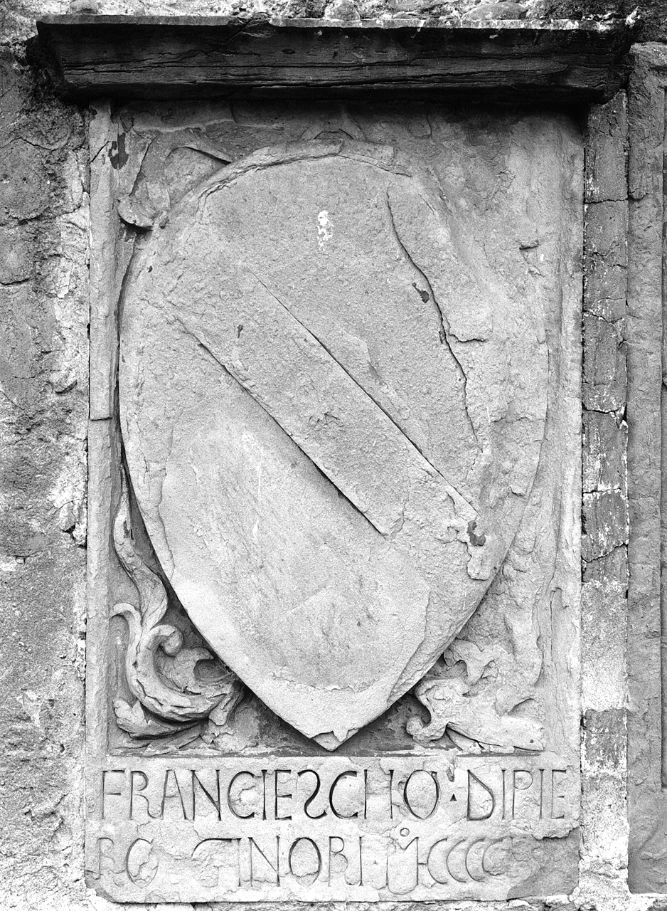 stemma gentilizio della famiglia Ginori (rilievo) - ambito toscano (sec. XV)