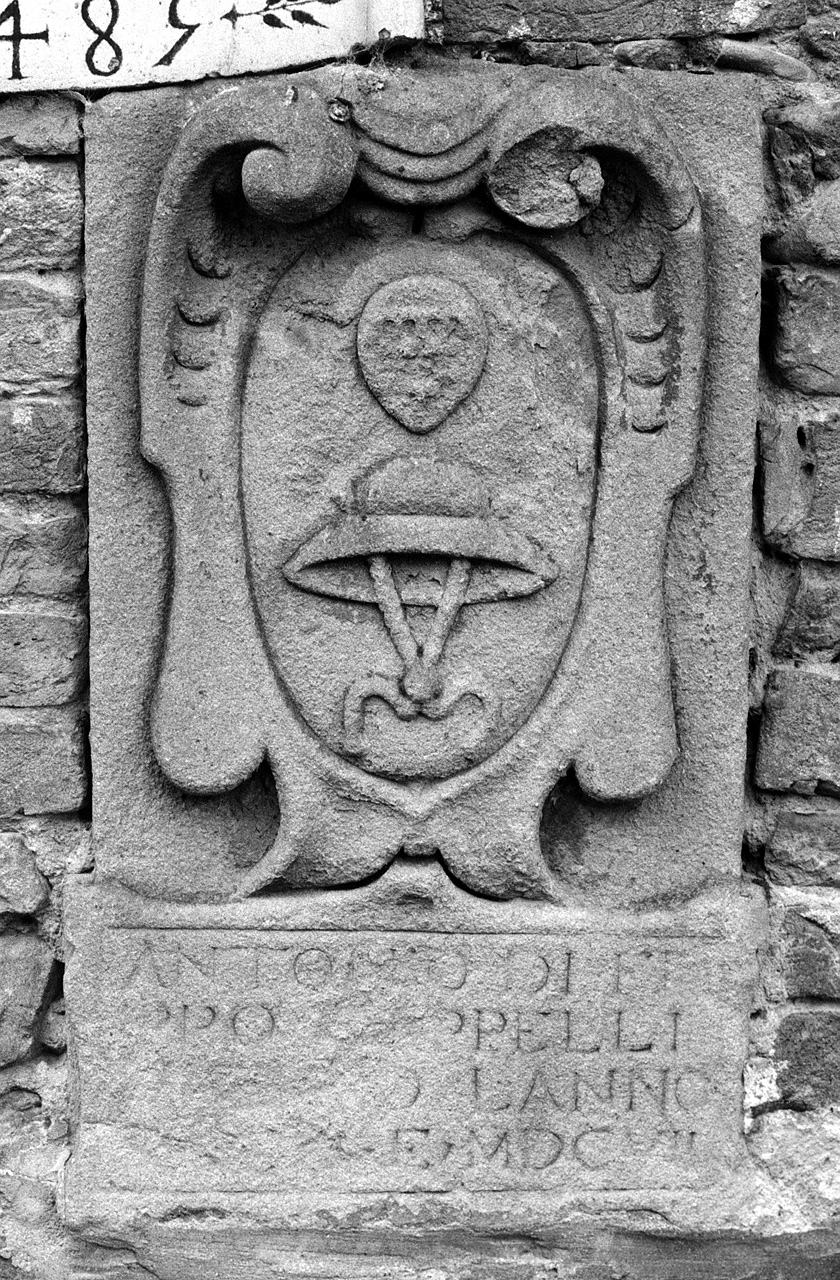 stemma gentilizio della famiglia Cappelli (rilievo) - ambito toscano (sec. XVII)