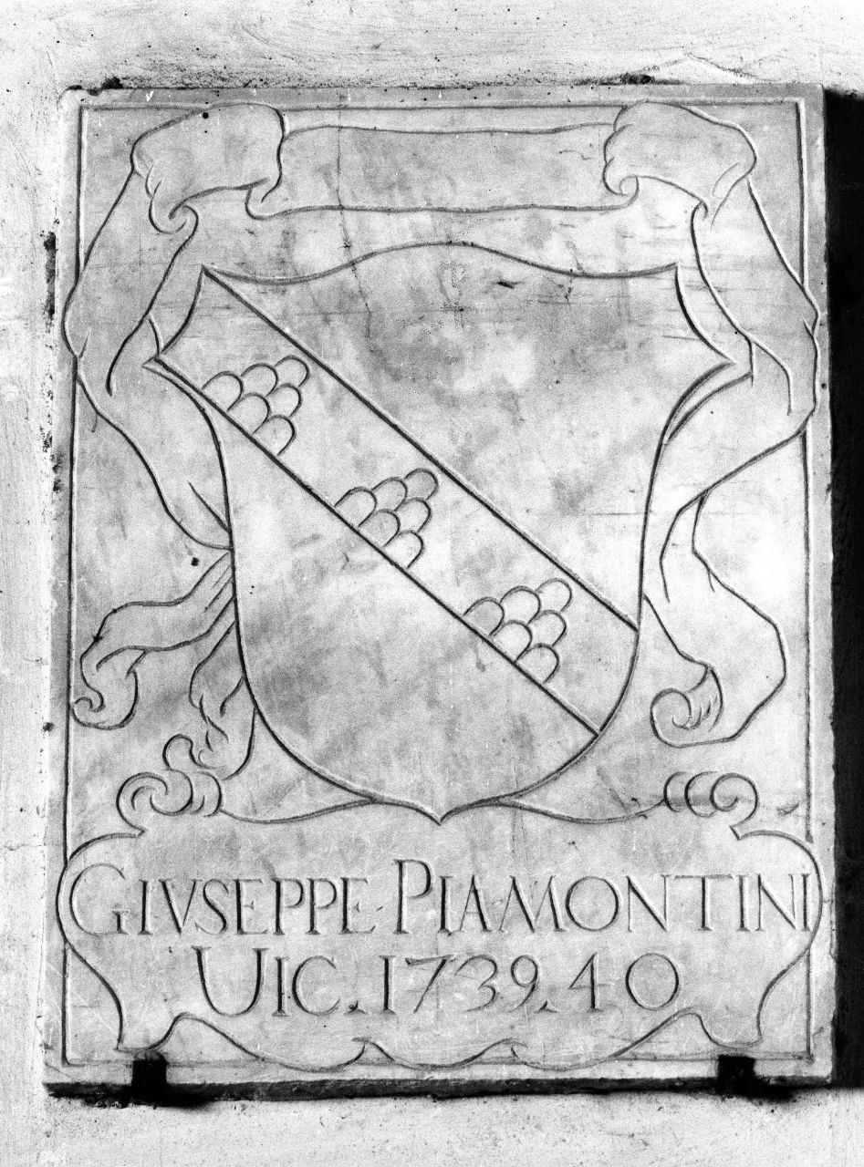 stemma gentilizio della famiglia Piamontini (lapide documentaria) - ambito toscano (sec. XVIII)