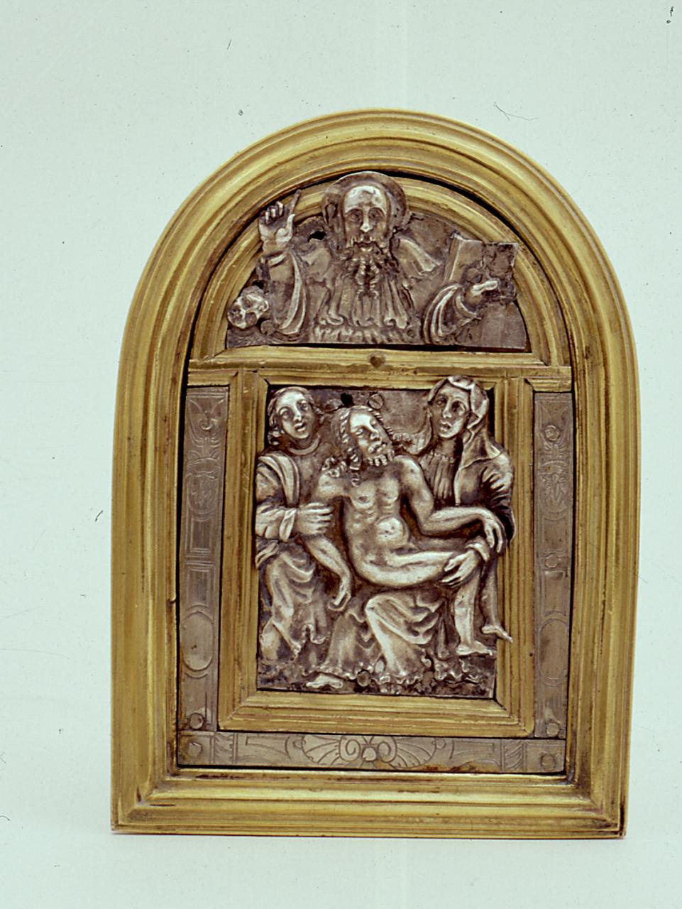 Pietà con San Giovanni Evangelista, Dio Padre benedicente (pace) - bottega veneta (fine sec. XV)