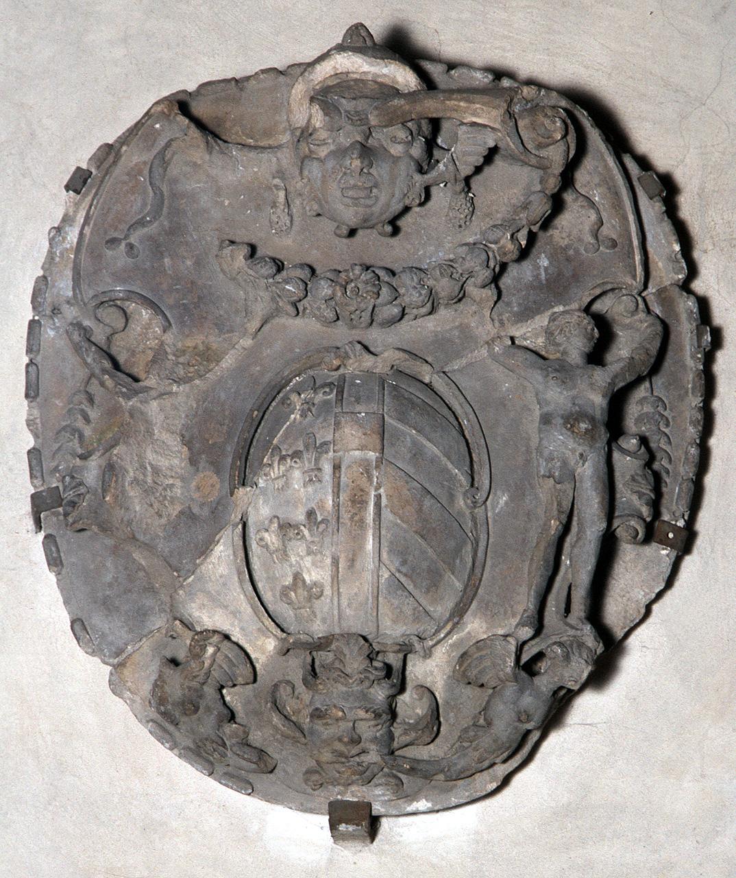 stemma gentilizio della famiglia Farnese di Parma (rilievo) - produzione Italia settentrionale (secc. XVI/ XVII)