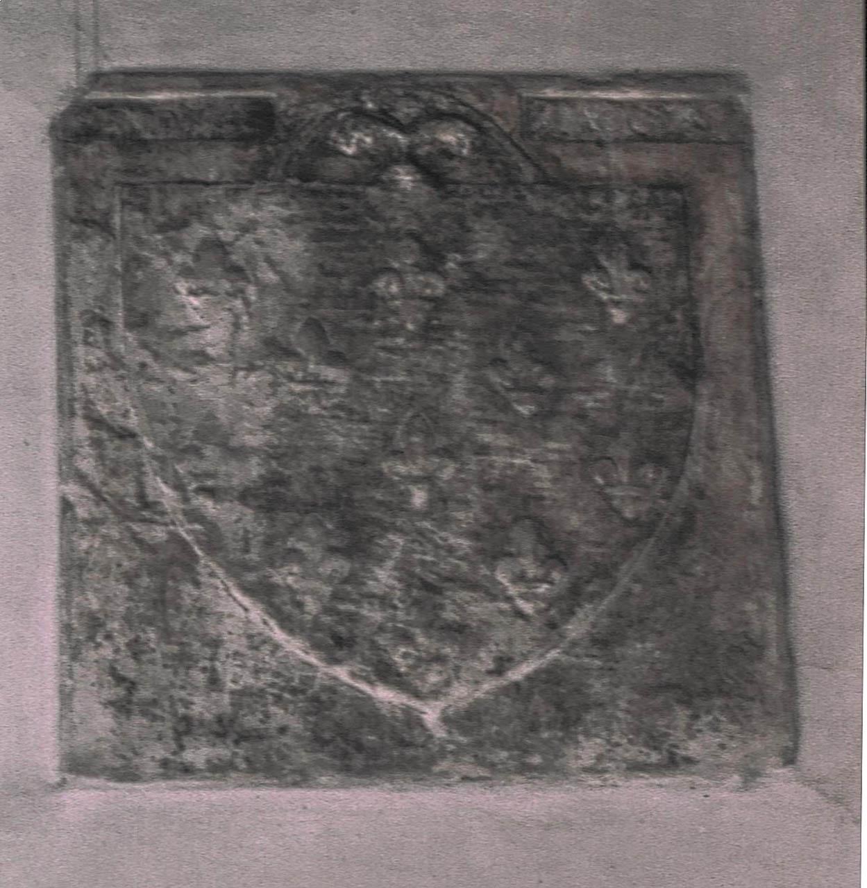 stemma gentilizio della famiglia Macci (targa) - produzione fiorentina (sec. XIV)