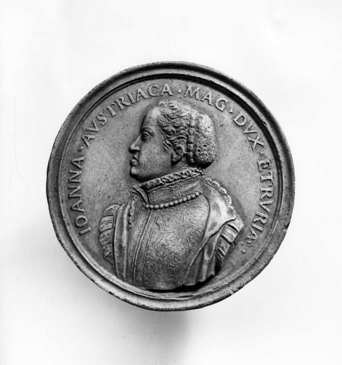 ritratto di Giovanna d'Austria (calco di medaglia) di Lelli Oronzio (bottega) (sec. XIX)