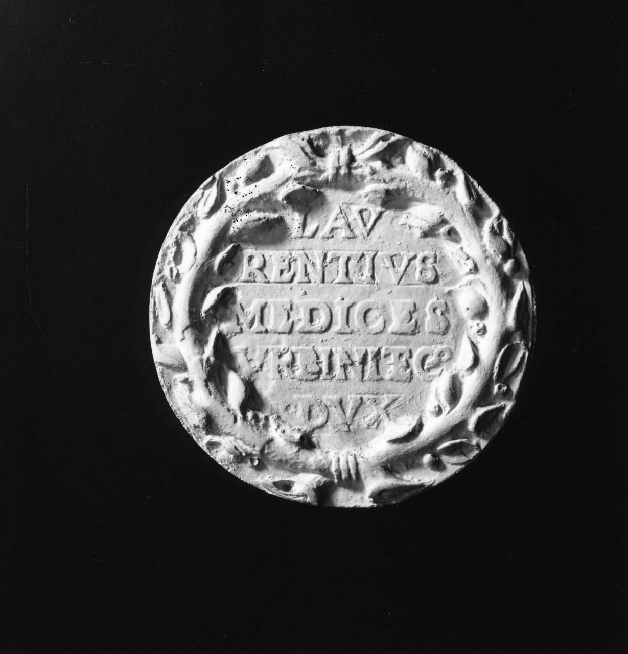 ghirlanda con iscrizione (calco di medaglia) di Lelli Oronzio (bottega) (sec. XIX)
