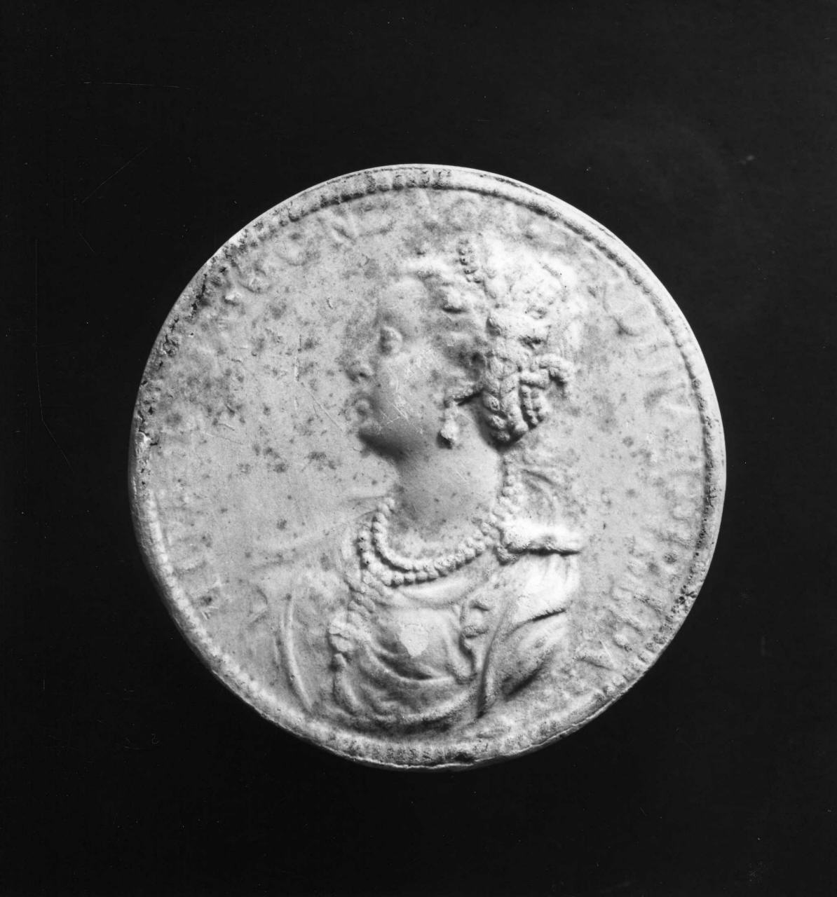 ritratto di Ippolita Gonzaga (calco di medaglia) di Lelli Oronzio (bottega) (sec. XIX)