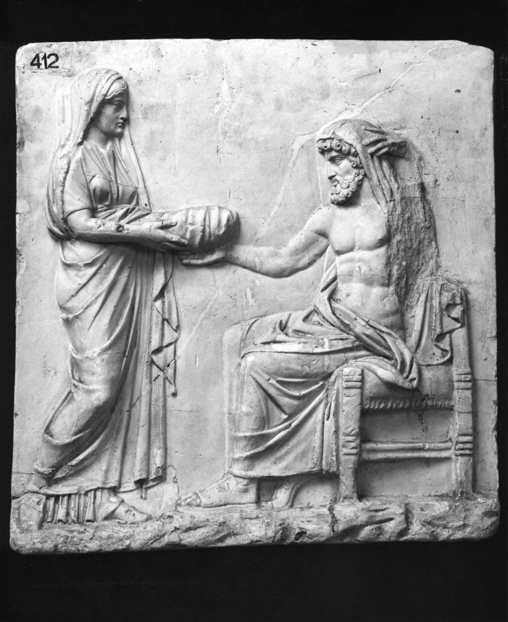 Rhea offre una pietra a Kronos (calco di formella) di Lelli Oronzio (bottega) (sec. XIX)