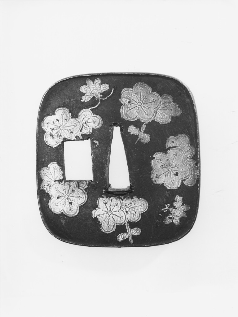 farfalle con gambi dei fiori (recto)/ fiori e farfalle (verso) (guradamano da sciabola) - scuola di Kaga (metà sec. XVII)