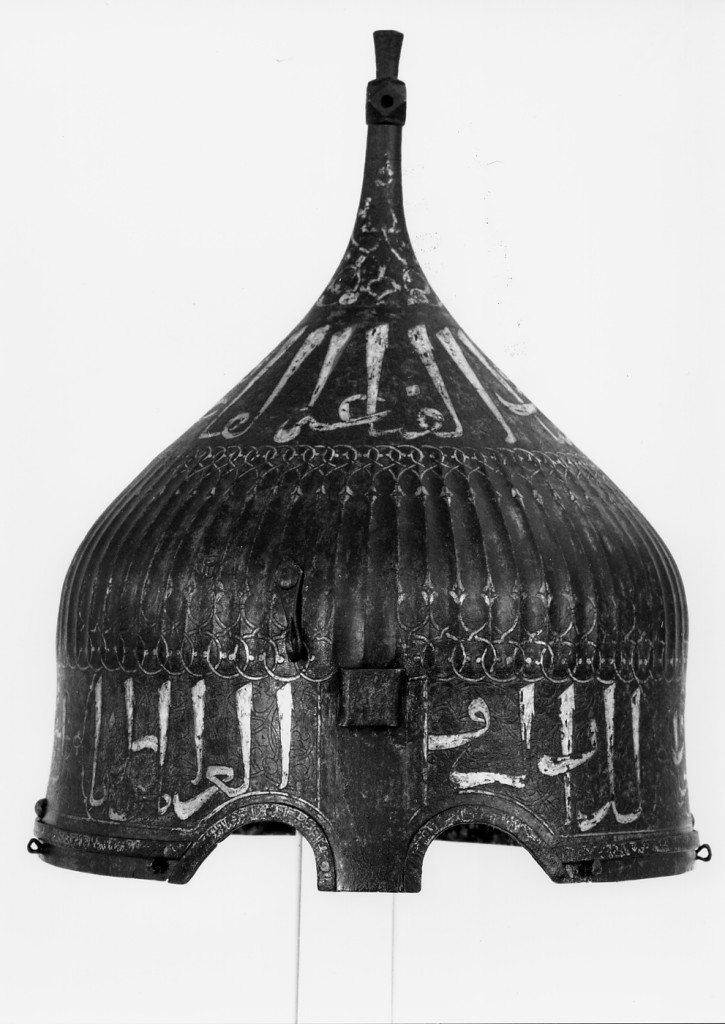 arabeschi e motivi vegetali stilizzati (elmo - a turbante) - manifattura mamelucca, manifattura ottomana (sec. XV)
