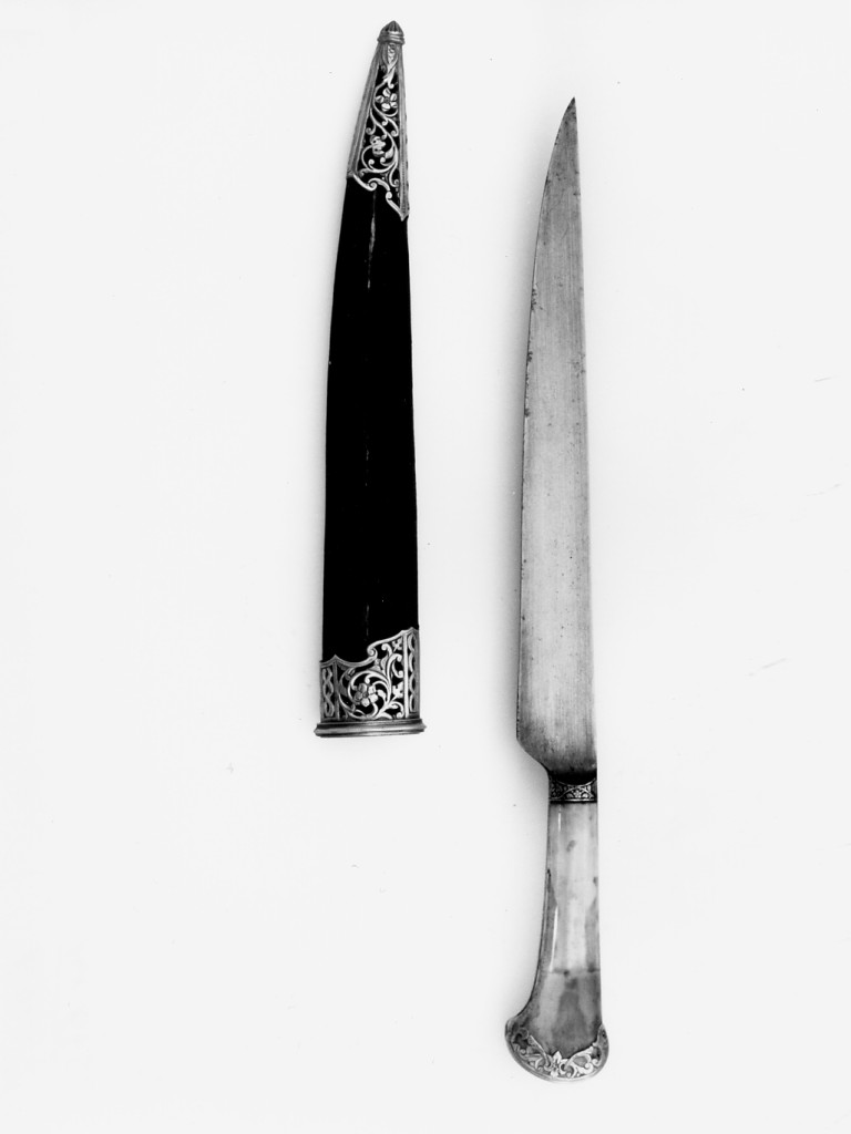 motivi decorativi vegetali stilizzati (coltello con fodero - bichaq) - manifattura ottomana (secc. XVIII/ XIX)