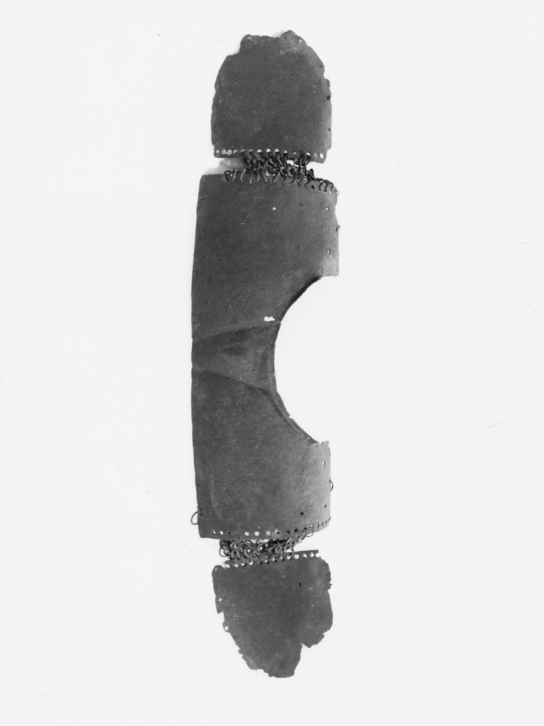 lama di scollo dorasale di corazza a maglia e piastre - korazin, frammento - manifattura ottomana (sec. XVI)