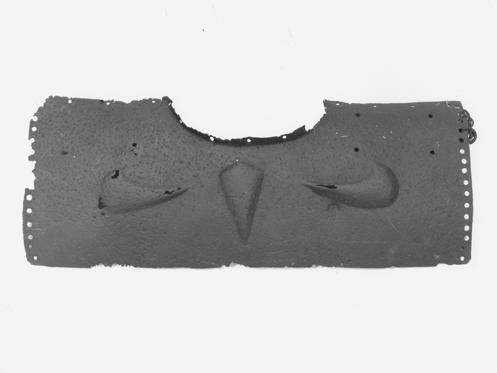 foglie stilizzate inquadranti un rombo (lama di scollo dorasale di corazza a maglia e piastre - korazin, elemento d'insieme) - manifattura ottomana (sec. XVI)