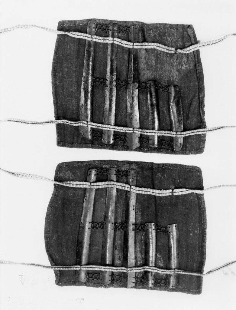 schiniera - shino-suneate, elemento d'insieme - manifattura giapponese (primo quarto sec. XVIII)
