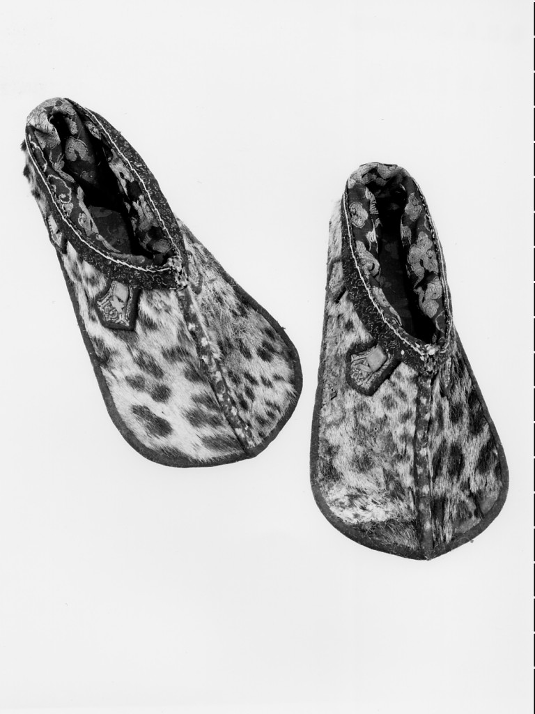nubi e uccelli (seta) (scarpa - tsuraniku, coppia) - manifattura giapponese (prima metà sec. XVIII)