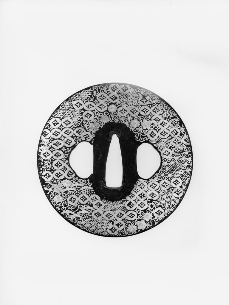 motivi floreali stilizzati (guradamano da sciabola - tsuba circolare, elemento d'insieme) - scuola di Kaga (secondo quarto sec. XVIII)