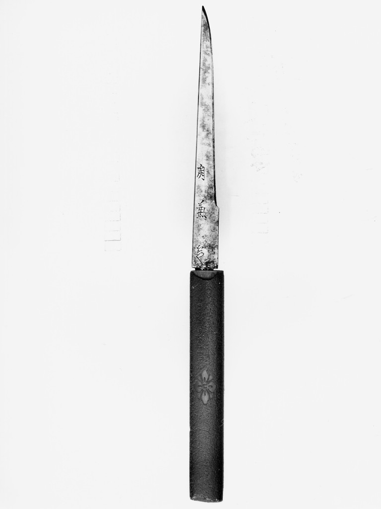 simbolo araldico (coltellino - kozuka, elemento d'insieme) - manifattura giapponese (primo quarto sec. XVIII)