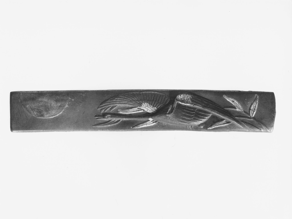 cigno tra foglie, luna (impugnatura di coltellino - kozuka, elemento d'insieme) - manifattura giapponese (ultimo quarto sec. XVIII)