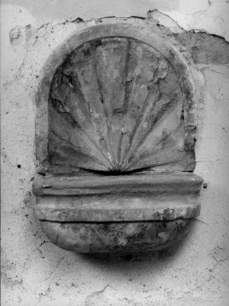 acquasantiera da parete, serie - bottega toscana (sec. XVIII)