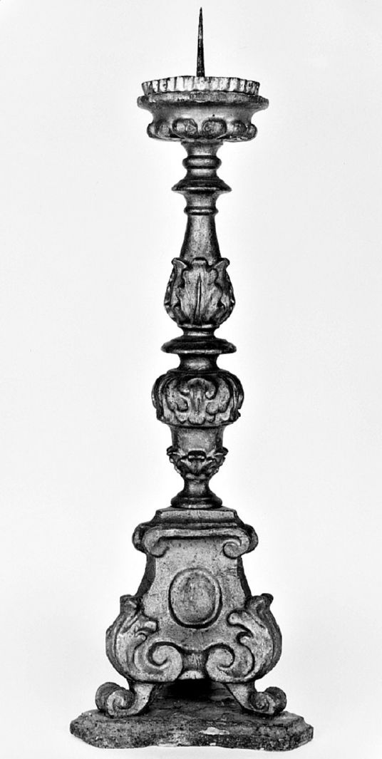 motivi decorativi vegetali stilizzati (candeliere d'altare, serie) - bottega senese (fine/inizio secc. XVIII/ XIX)