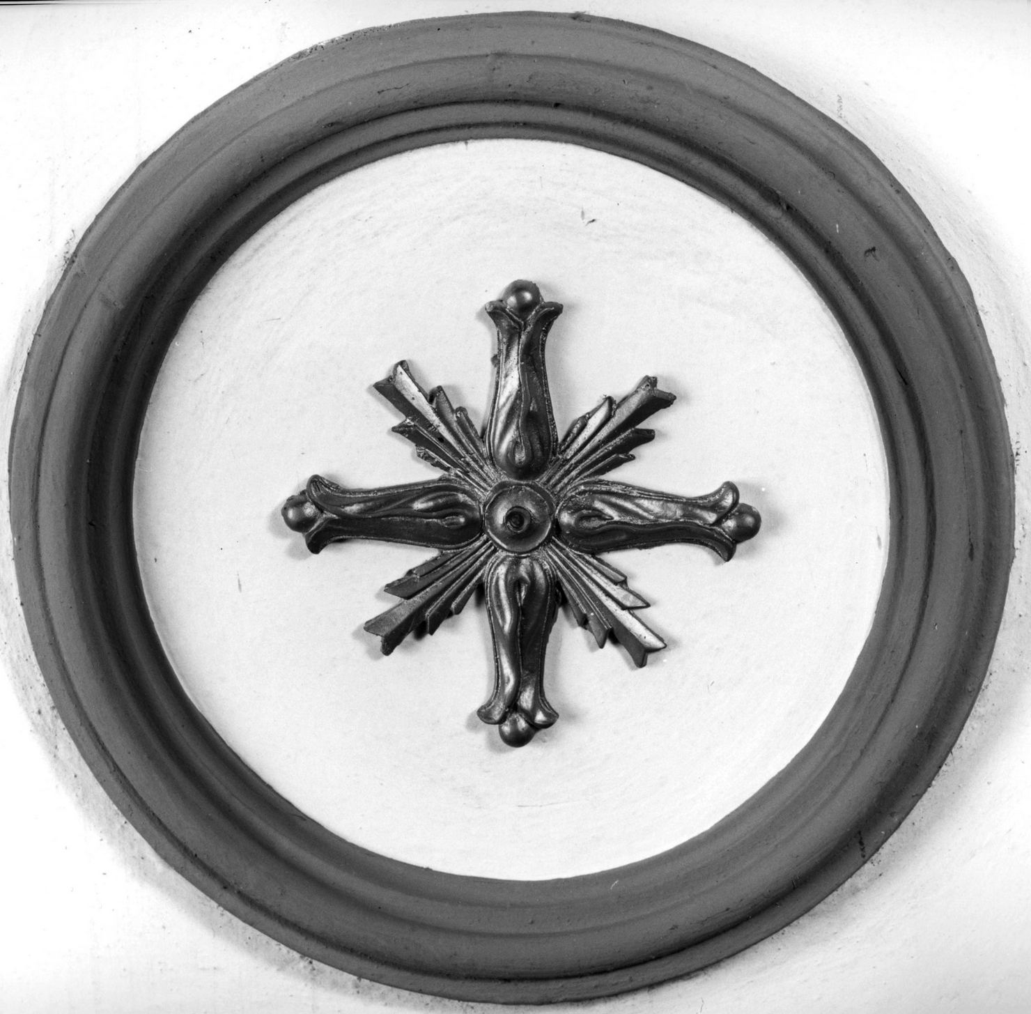 croce di Avellana (rilievo, serie) - bottega toscana (sec. XX)
