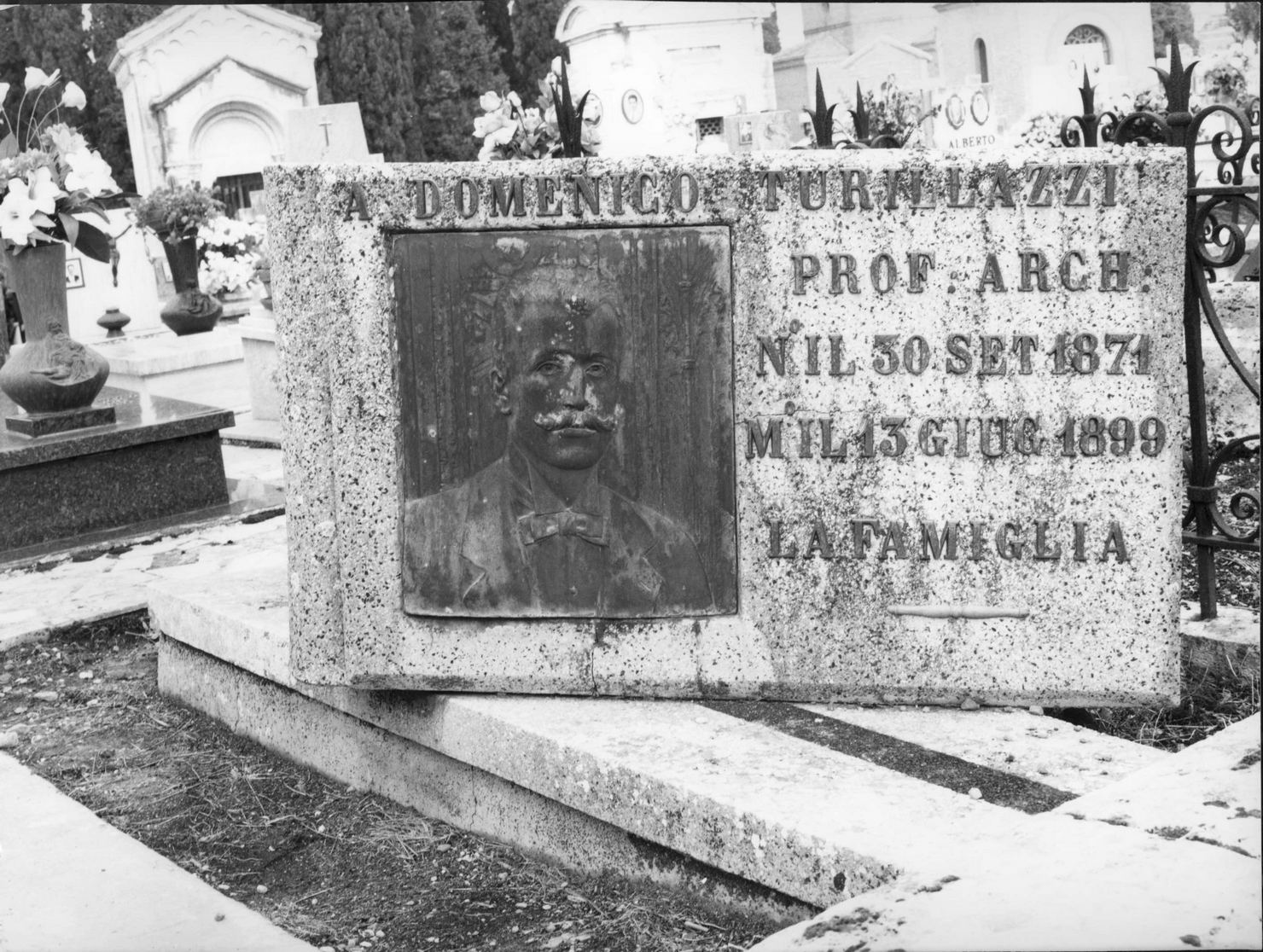 busto ritratto di Domenico Turillazzi (monumento funebre) di Trapassi Ezio (sec. XIX)