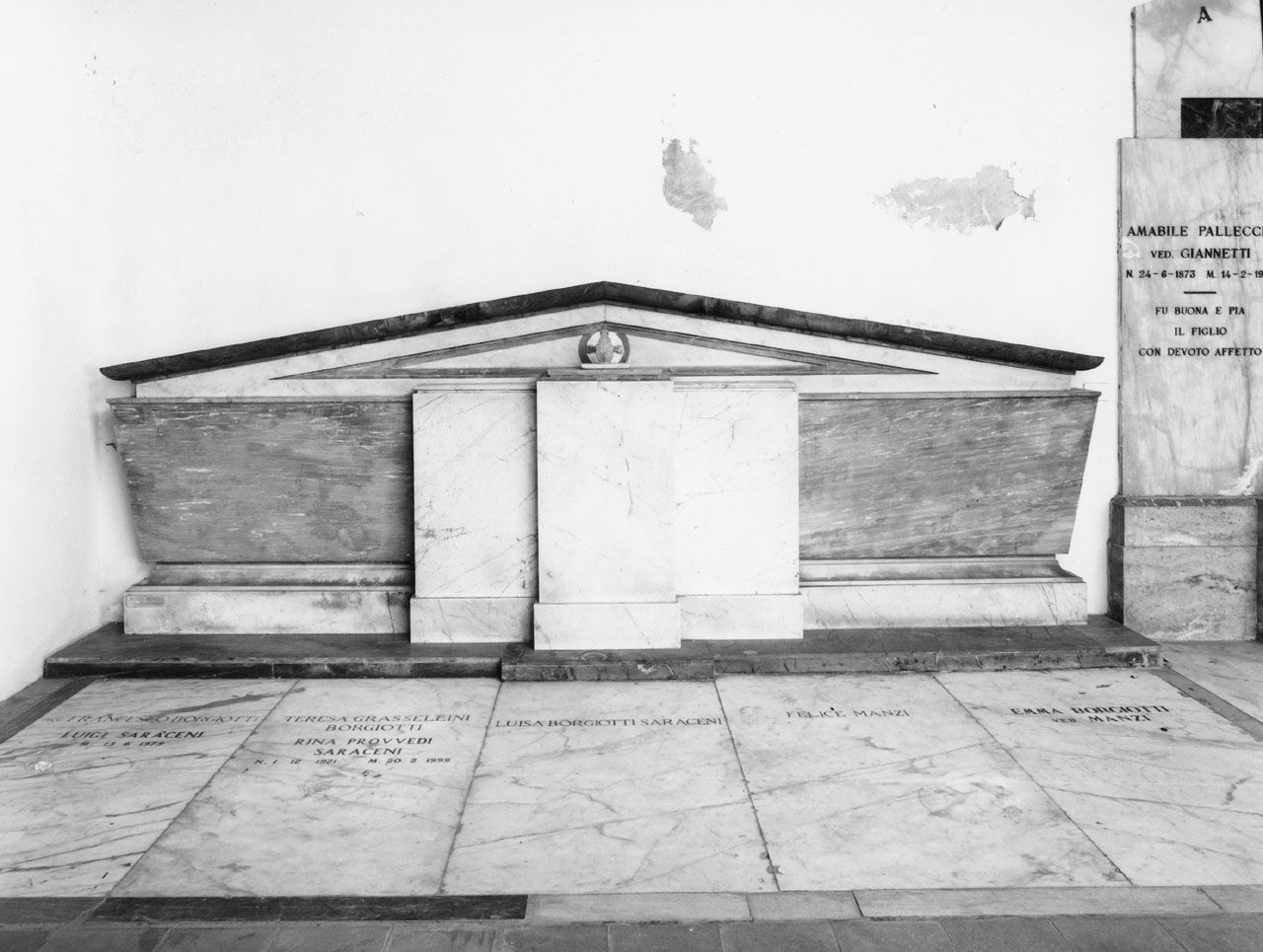 monumento funebre di Trapassi Orano (metà sec. XX)