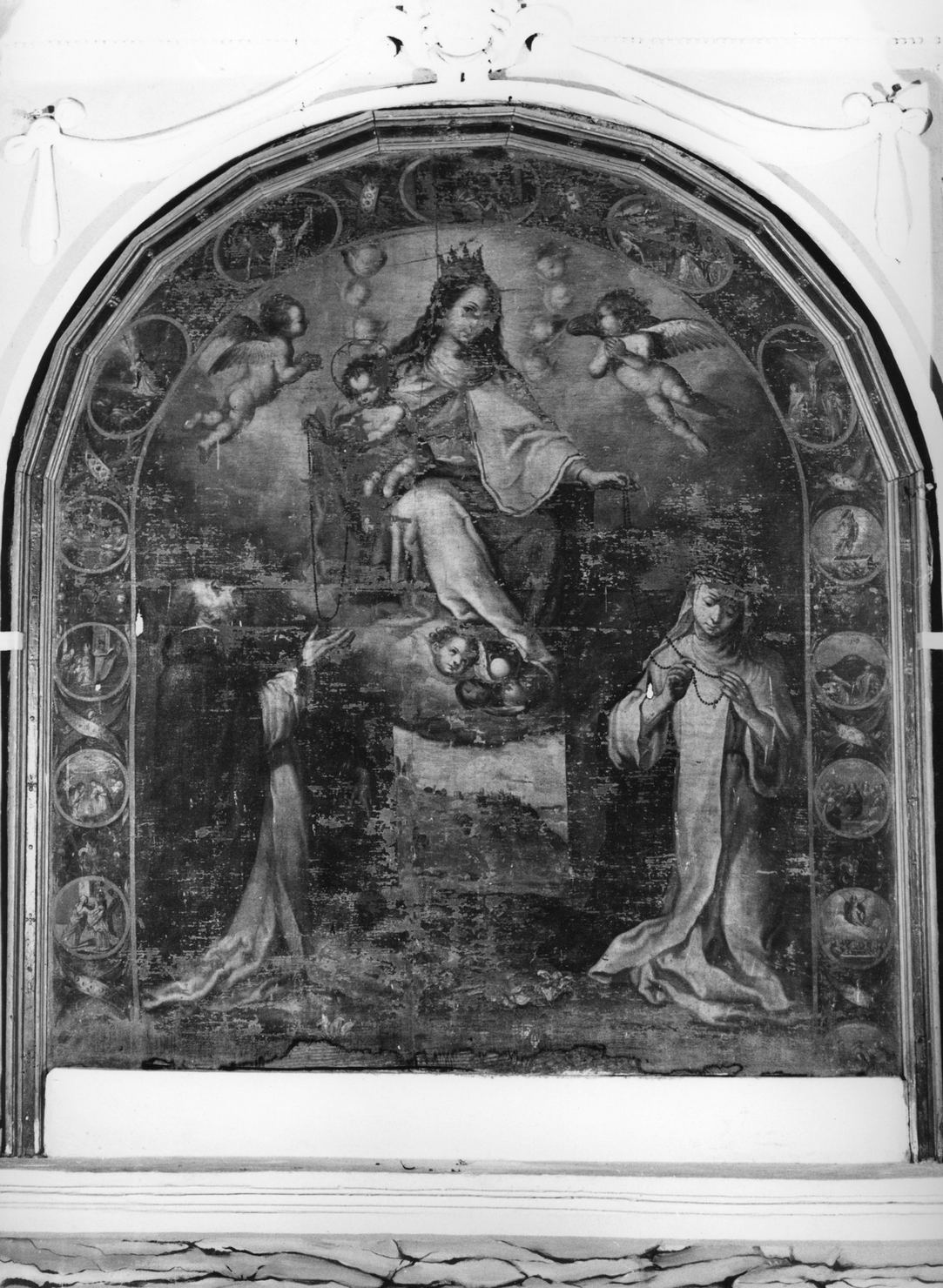 Madonna del Rosario con San Domenico e Santa Caterina da Siena (dipinto) di Nasini Francesco (terzo quarto sec. XVII)