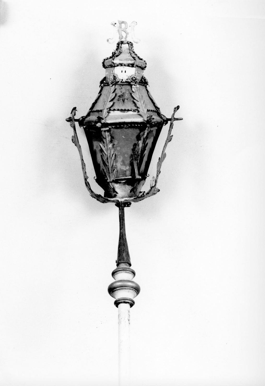lanterna processionale - bottega toscana (ultimo quarto sec. XIX)