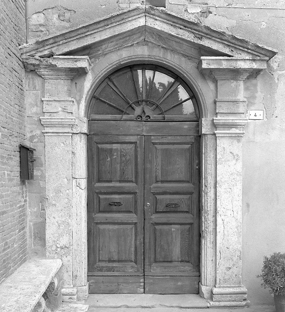 portale, elemento d'insieme di Scalza Ippolito (sec. XVII)